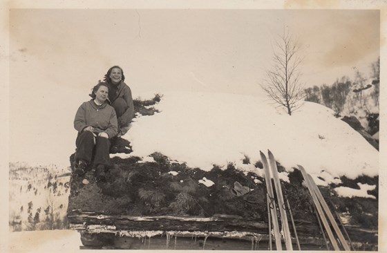 Kristin & sister Siri 1941