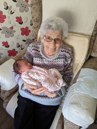 Gran meeting her great granddaughter Rosie for the first time 💕