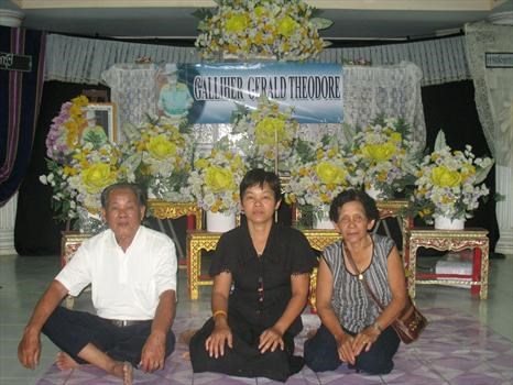Pete, Nung and Her Parents