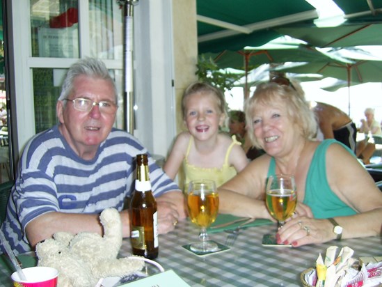 fun in the Sun with Mum Joan and Grandaughter Leanne in 2009