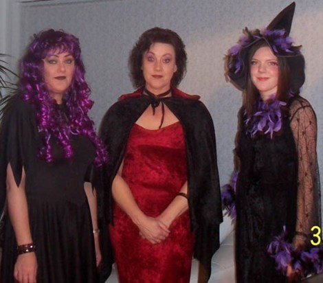Halloween 2008 Susan, Jan & Claire, witches of Eastwick !