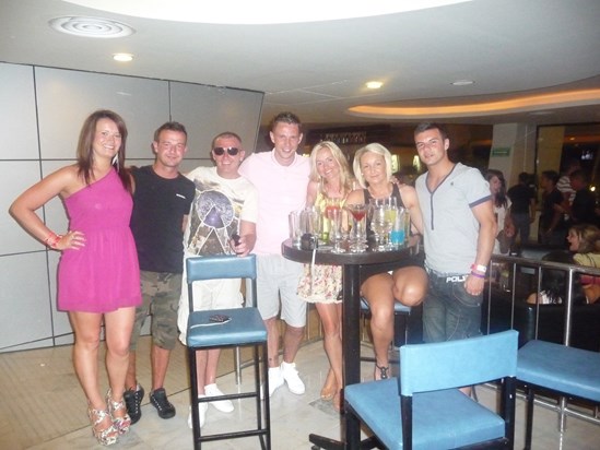 Group shot before a great night out in cancun x