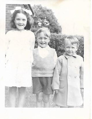 David (in the middle) with sister Kathy and brother Colin