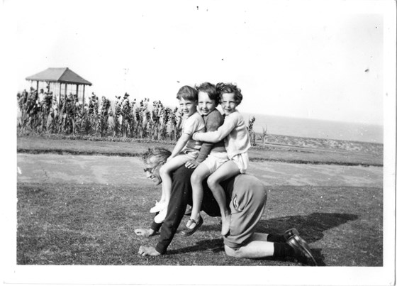 Tony, Cathy & Brian Westgate Aug 1953 Horsey