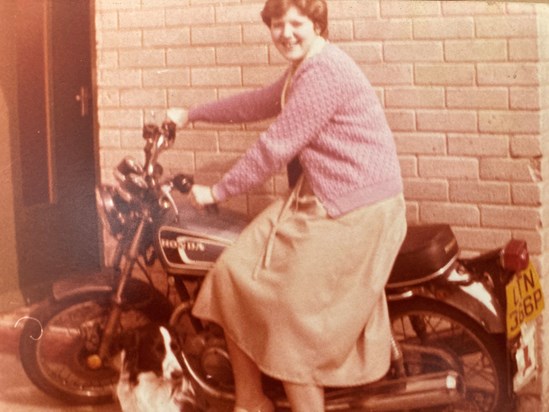 Lynn on my bike with Ben keeping watch around 1979. Happy memories ❤️❤️