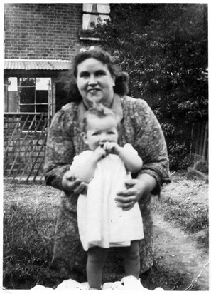 Sue with her mother Nellie Dover