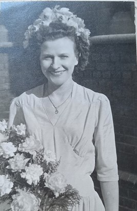 Mum bridesmaid at Irene wedding