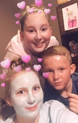 Family trying facemasks 