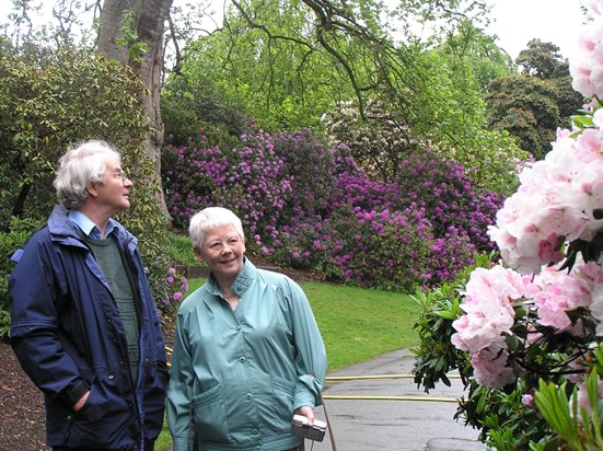 George and Ella at Kew Gardens May 05