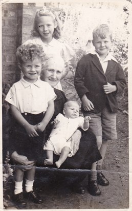 Ella (Helen)1945 with brothers and Grannie Lauder