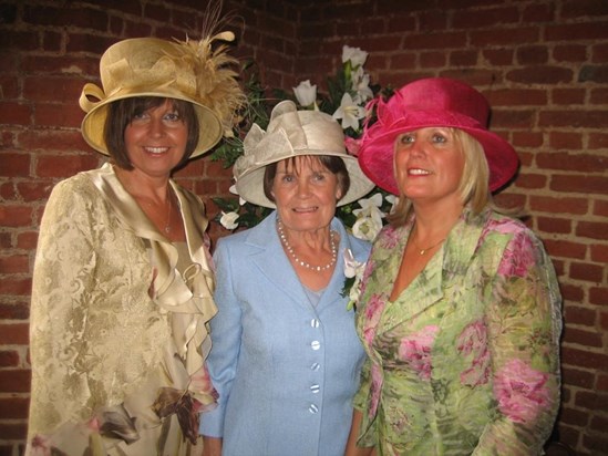 Lovely Mum with her two daughters Sandra & Sally