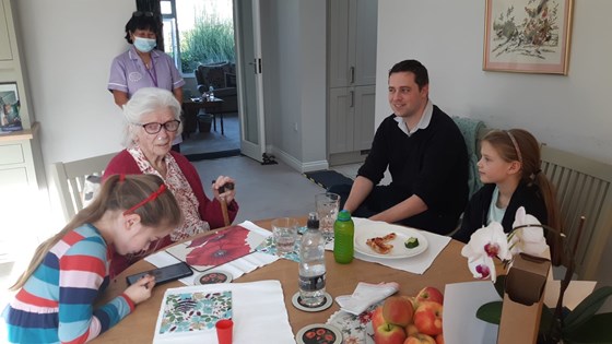 David Eliza & Cordelia Visting Nanna at home - Nov 21