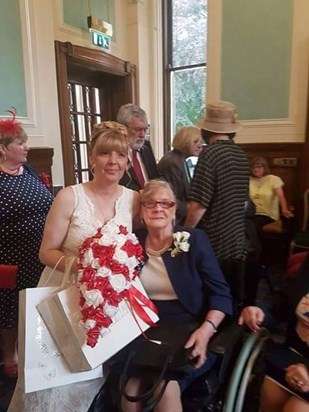 6569 me and mum at my wedding 2016 GBNF RIP Love All The family xxx????