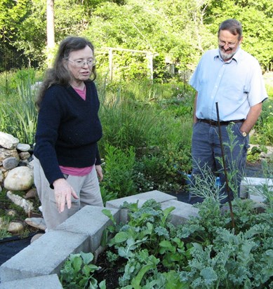 Viewing Keyhole Garden with Anne Morrow Donley, Glendale, VA