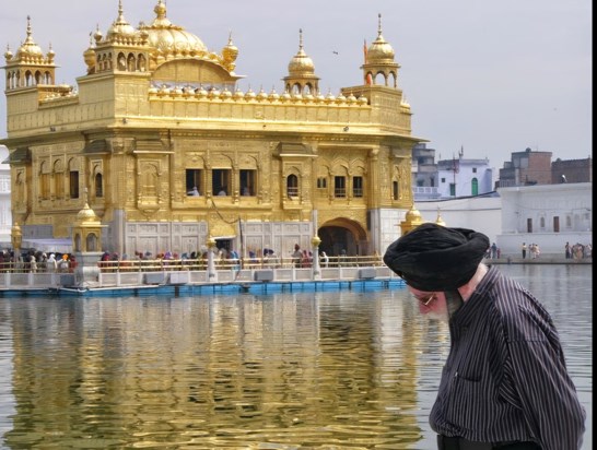 Contemplation at Sri Harmandir Sahib