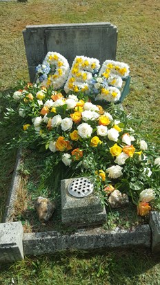 Doreens flowers - Mitchell family grave