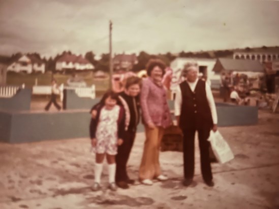 Weymouth with Mum, Jon and Nan 