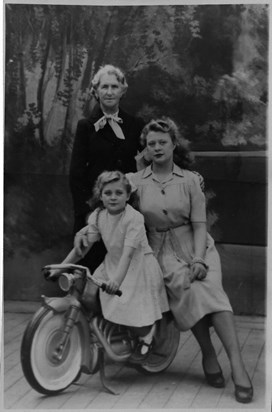 Audrey, Diana and "Mam"