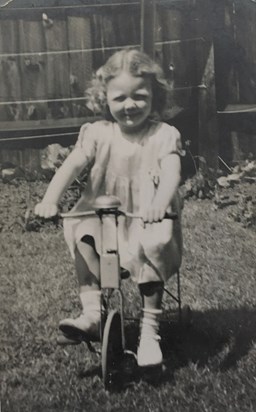  Noreen 1941 - photo from cousin Sue Reid