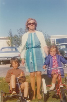 1973 Gary, Val & Amanda, Camber Sands