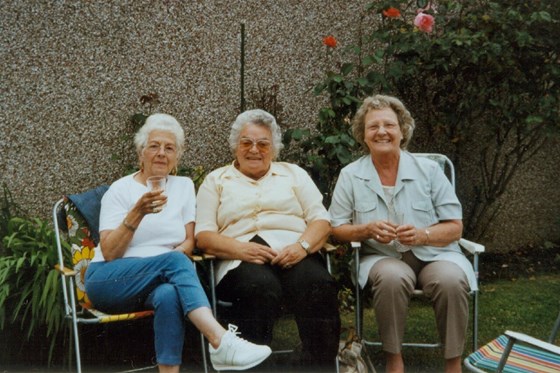 2003 Pam, Maggies & Val, Pam's 70th