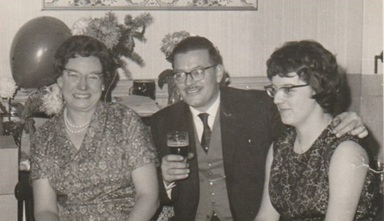 Vivienne with Mum Beryl & Dad Frederick