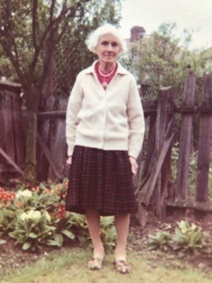 Dorothy Nelhams, Alan's mother