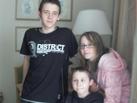 Rare pic of Ollie(!) with Soph & James. x