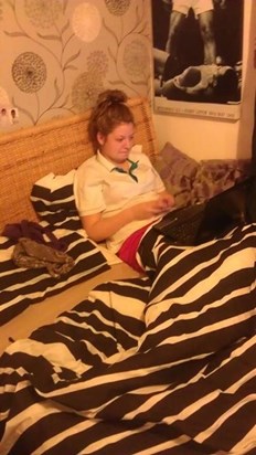 JJ at Channels, making herself confortable in Jordannes bed lol.
