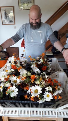 Perran Flowers for Cornwall Hugs Grenfell