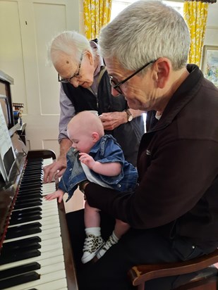 Piano with baby Bonnie 