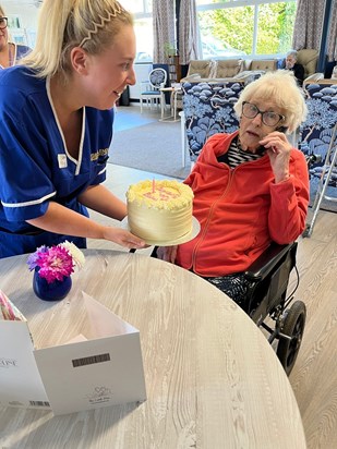 90th Birthday Cake whilst talking on the phone 🤣