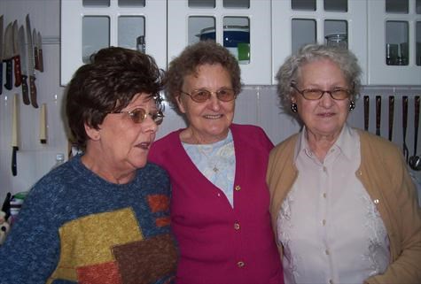 3 SISTERS IN TISHES KITCHEN