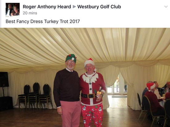 A5B6BBEA 70F2 45C9 8E0C 5556394804AB Roger presenting me a prize for best dressed player in westbury golf club