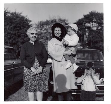 Aunt Vic, Mae holding Stephen, young Ray on the right