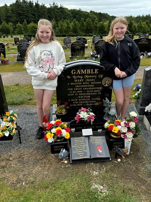 Me and Matt had the beautiful girls up to see you yesterday mum we miss you more than anything 💔 