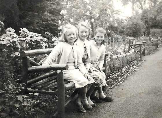 Ellen with sisters, West Mills 1960