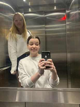 lift selfie was always a must with Han😅