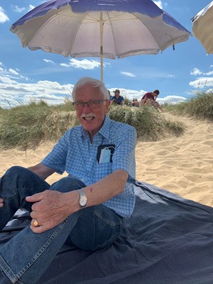 Last Summer 2020, in Southwold. A gorgeous human being who somehow made us all want to do better. The end of an era for his nieces who remember him always in flying form 💙