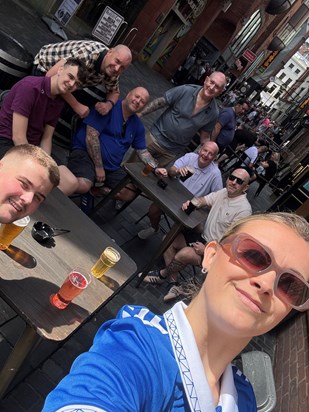 Enjoying the sunshine before an Everton game💙