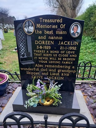  mum and dads headstone in kirkley cemetry lowestoft
