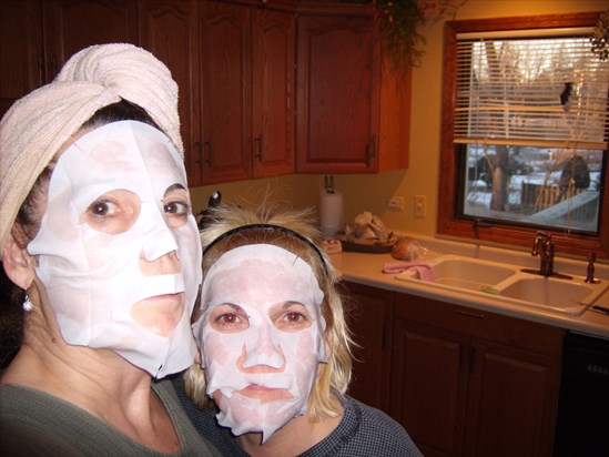 N.Years Eve 2009  -  R & R doing facials