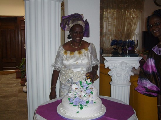 Auntie Aggie cutting her cake