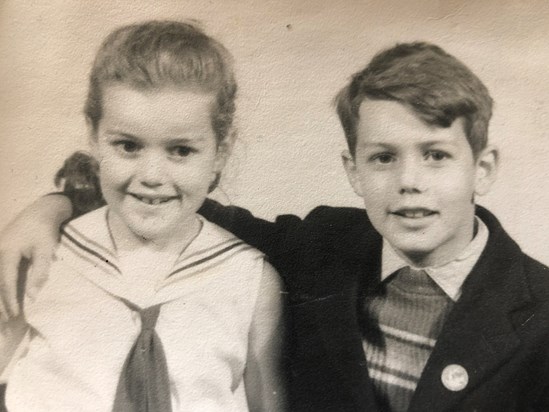 John & Carolyn’s School photo circa 1961. Brightest pupil in the school ⭐️ 