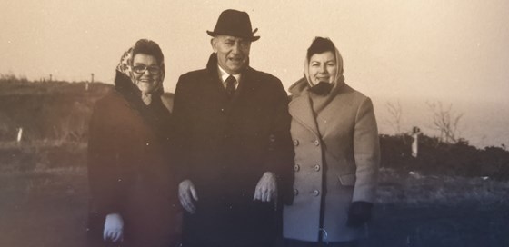 1960s Rose & Jack Wakeford with Mum