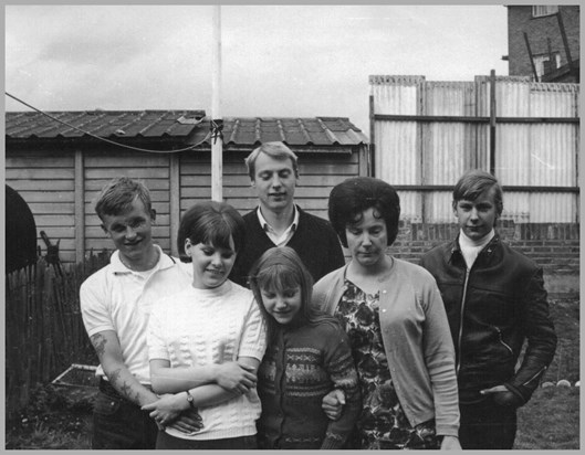 Alice Kenny Richard Carole Tony Lorraine & Tina our dog at Gooseley Lane E6