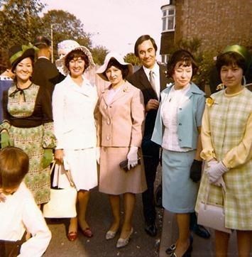 1971 00 00 Richmond   Marjie & Dave’s wedding   Paula, Trish, Joan, Dad, Rene, Madeleine, Brian