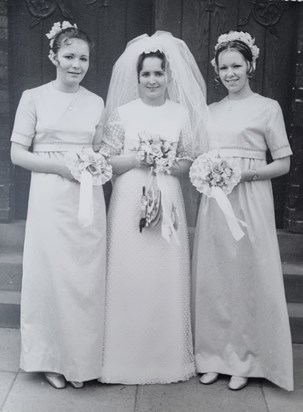 Jen with Bridesmaids - sister Paddie and Dave's cousin Lynn