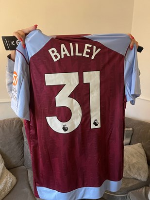 Kindly gifted to uncle paul from Aston Villa which he will be laid to rest in 