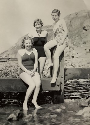 The Bathing Beauties   Hunstanton 1953